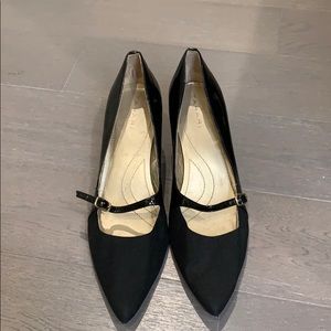 Tahari 2in’ heels black and gold 8.5